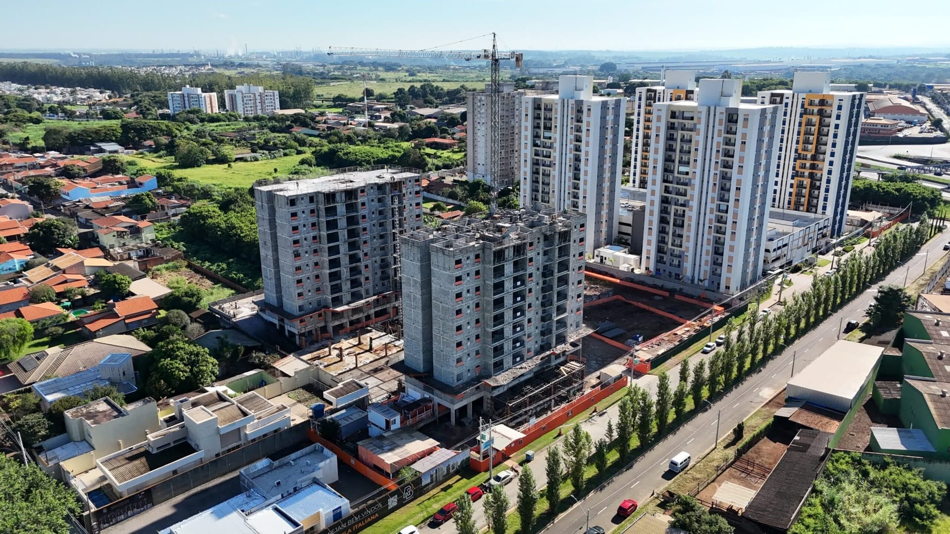 Vista aérea do Città di Lucca e do entorno durante a construção